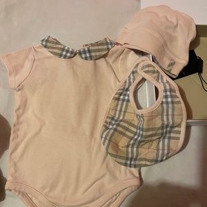 Burberry onesie set